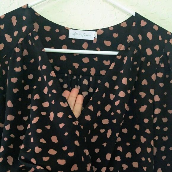 Womens All in Favor Blouse Black w/ Pink Polka Dot Long Sleeved V Neck Small GUC - Picture 4 of 9